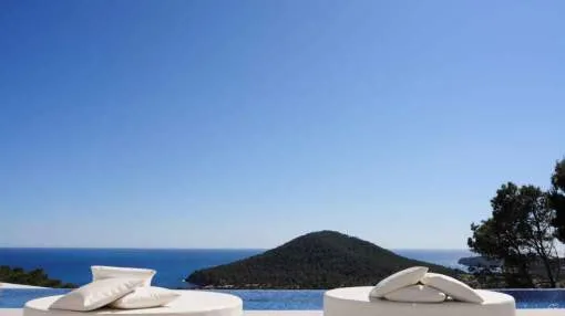 Spectacular Views And Privacy On Hilltop Villa Spectacular Views And Privacy On Hilltop Villa